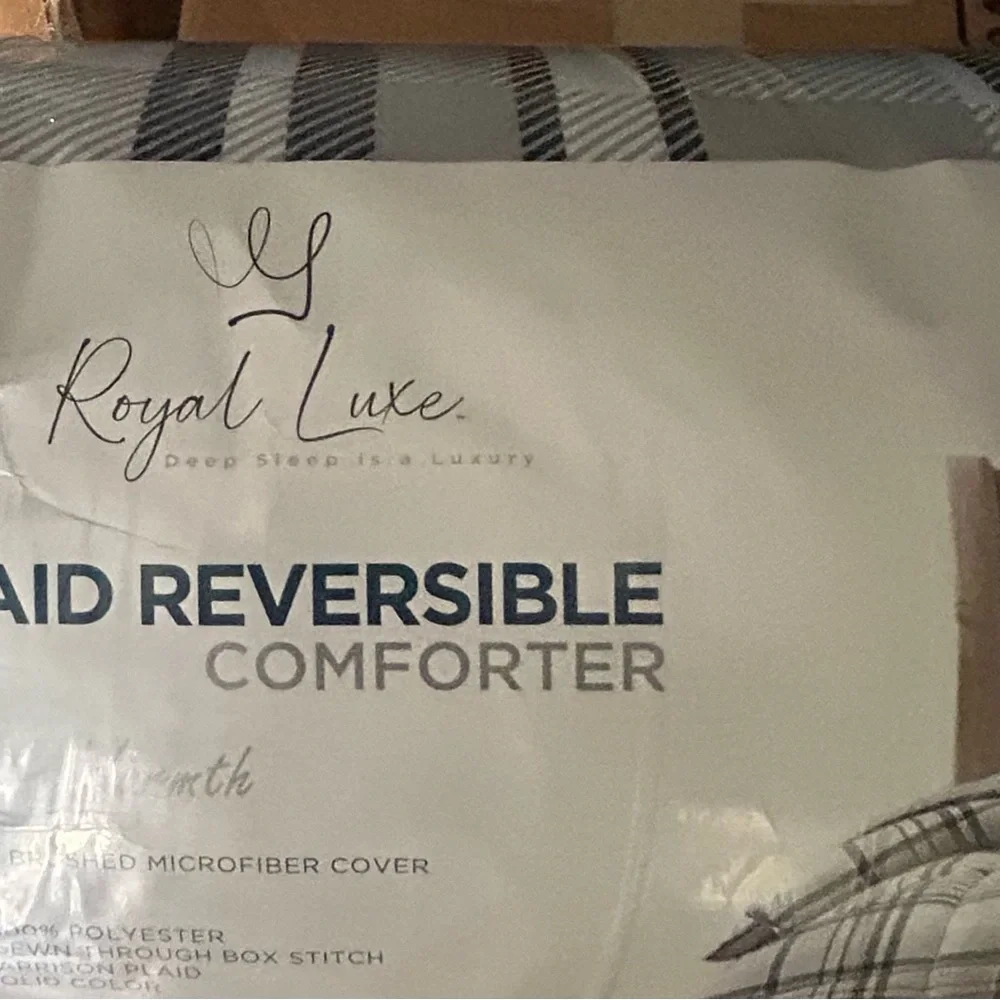 NWT Plaid King Size Comforter Set - Gray and White